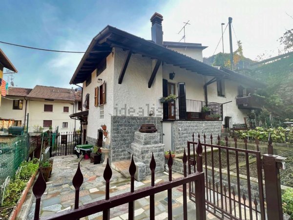 casa indipendente in vendita a Gorno in zona Riso