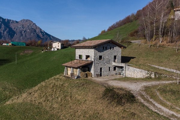 casa indipendente in vendita a Gorno in zona Riso