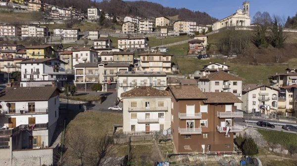 casa indipendente in vendita a Gorno in zona Riso