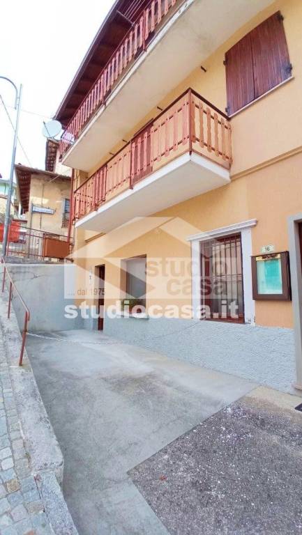 appartamento in vendita a Gorno