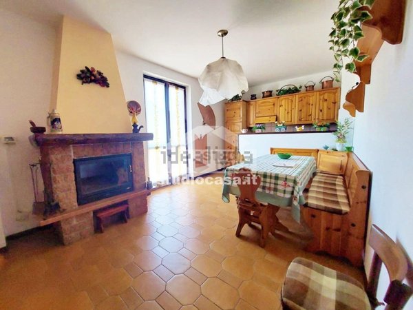 appartamento in vendita a Gorno in zona Riso