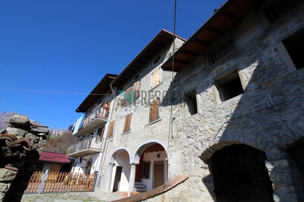 appartamento in vendita a Gorno in zona Sant'Antonio