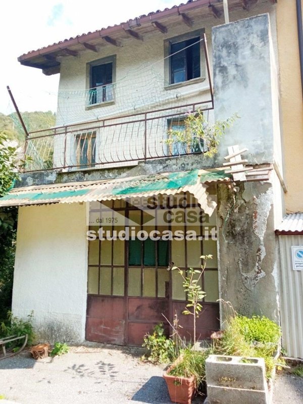casa indipendente in vendita a Gorno in zona Campello