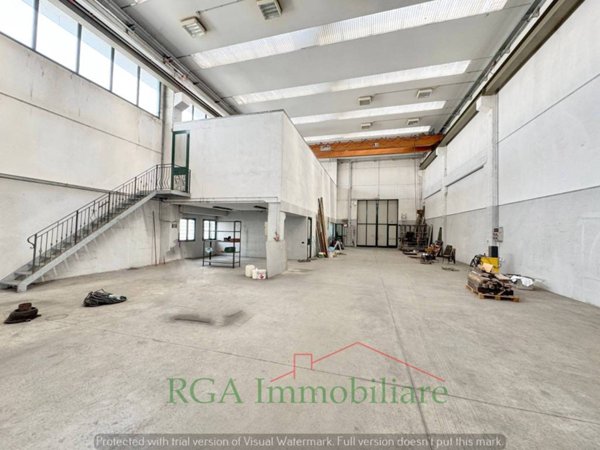 locale commerciale in vendita a Grassobbio