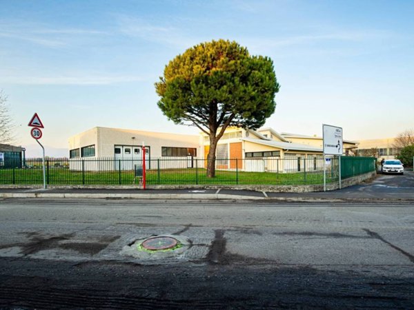 locale commerciale in vendita a Grassobbio