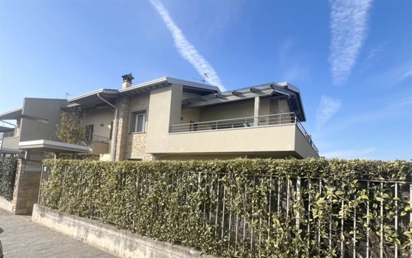 casa indipendente in vendita a Grassobbio