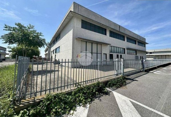 locale commerciale in vendita a Grassobbio