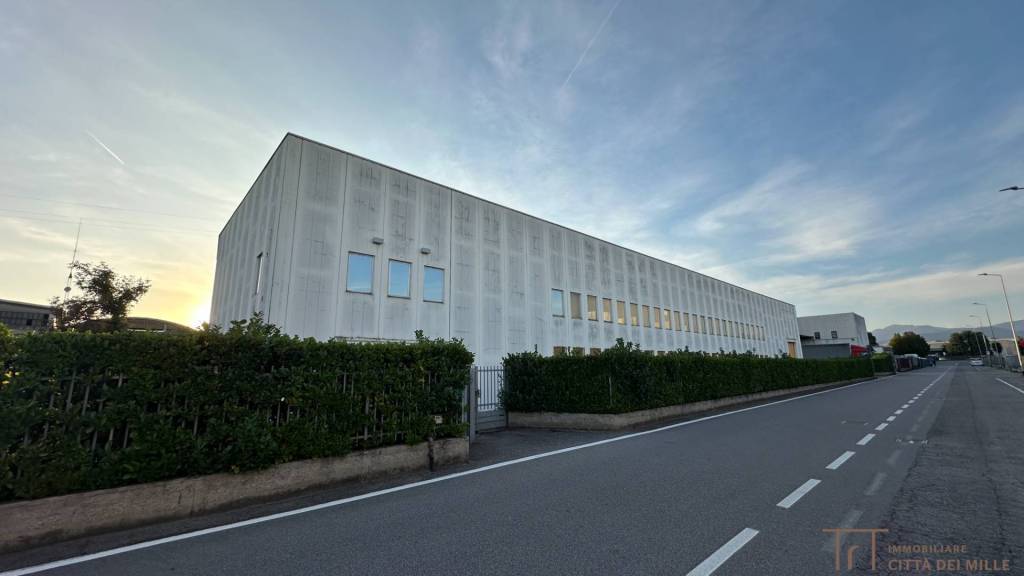 locale commerciale in vendita a Grassobbio