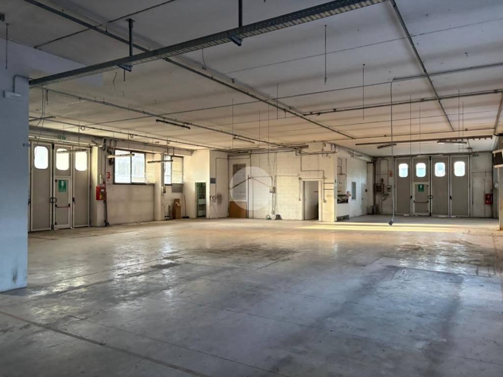 locale commerciale in vendita a Grassobbio