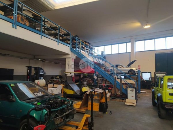 capannone in vendita a Grassobbio