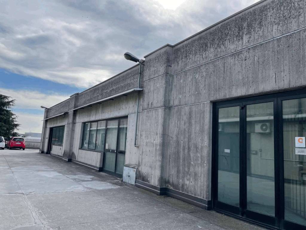 locale commerciale in vendita a Grassobbio