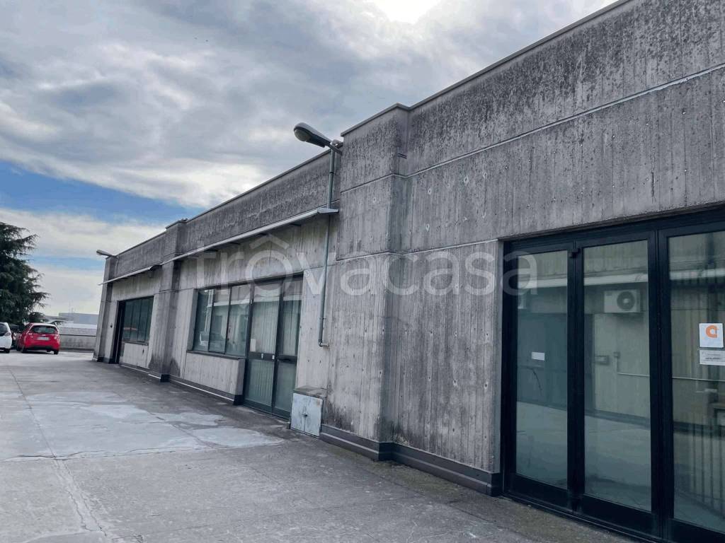 locale commerciale in vendita a Grassobbio