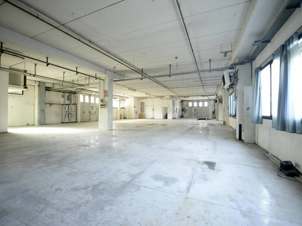 locale commerciale in vendita a Grassobbio