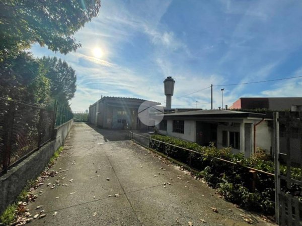 locale commerciale in vendita a Grassobbio