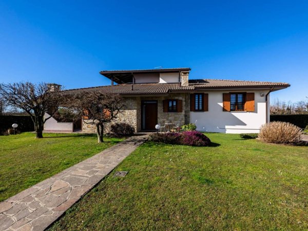 casa indipendente in vendita a Grassobbio in zona Capannelle