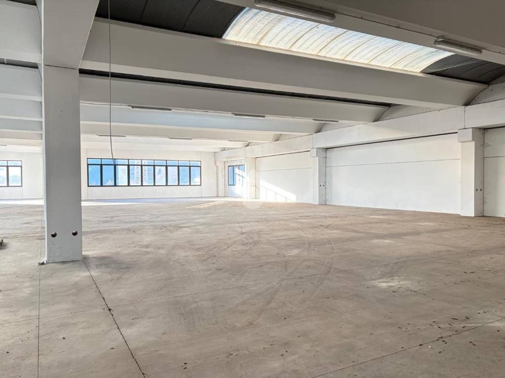 locale commerciale in vendita a Grone