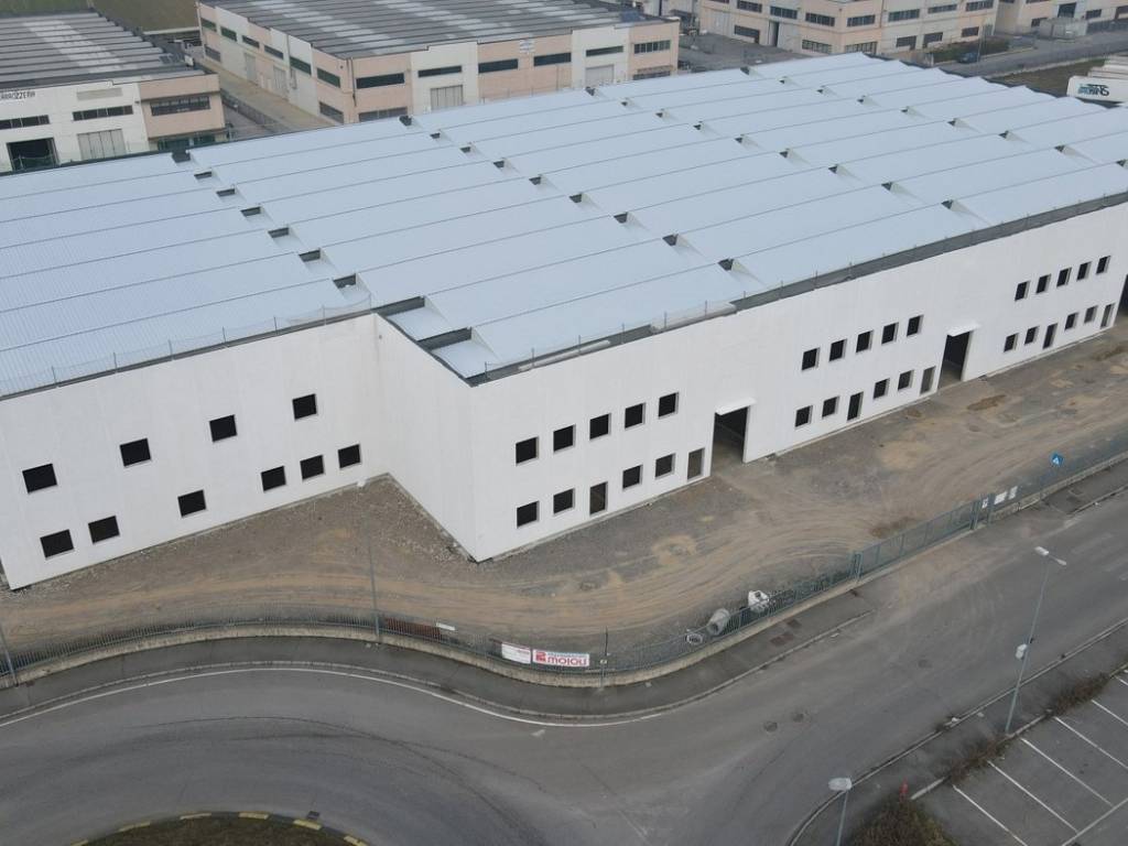 locale commerciale in vendita a Grumello del Monte