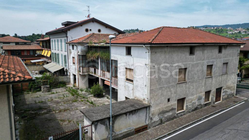 locale commerciale in vendita a Grumello del Monte