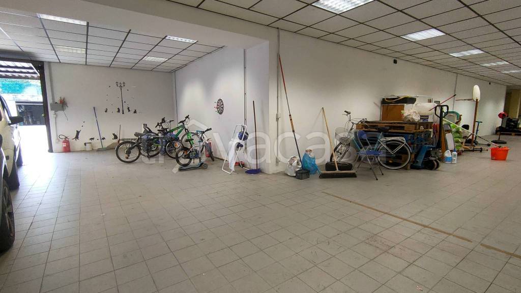 locale commerciale in vendita a Grumello del Monte