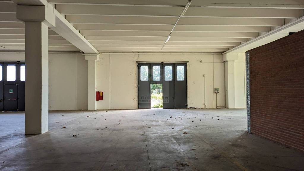 locale commerciale in vendita a Grumello del Monte