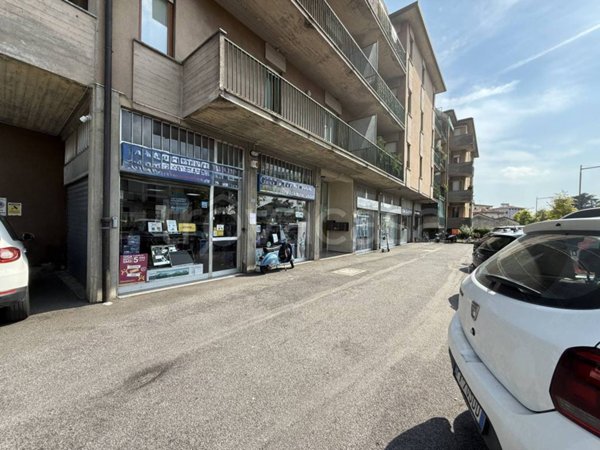 negozio in vendita a Grumello del Monte