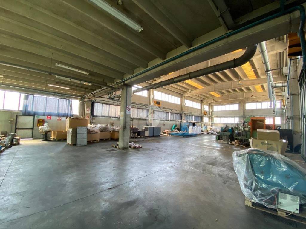 locale commerciale in vendita a Grumello del Monte