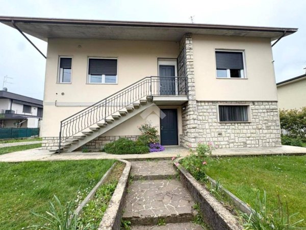 casa indipendente in vendita a Grumello del Monte