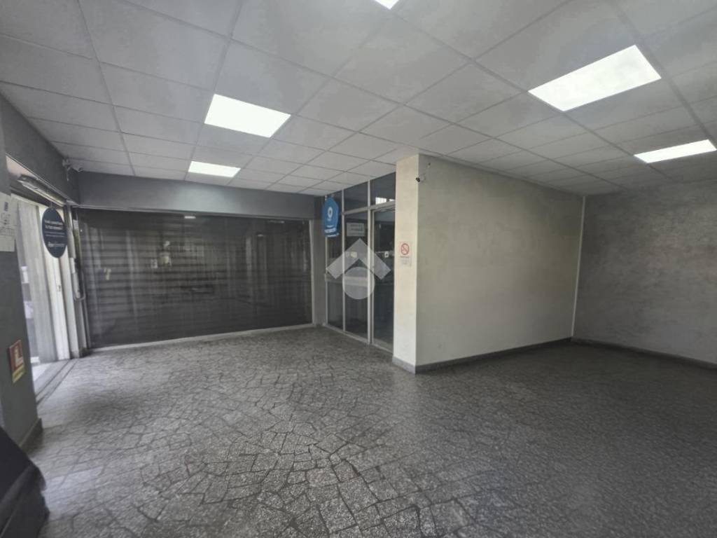 negozio in vendita a Grumello del Monte in zona S.Pantaleone