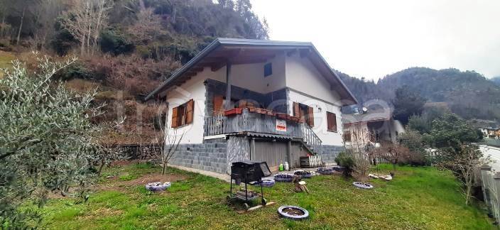 casa indipendente in vendita ad Isola di Fondra in zona Fondra