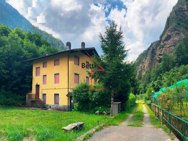 appartamento in vendita ad Isola di Fondra in zona Trabuchello