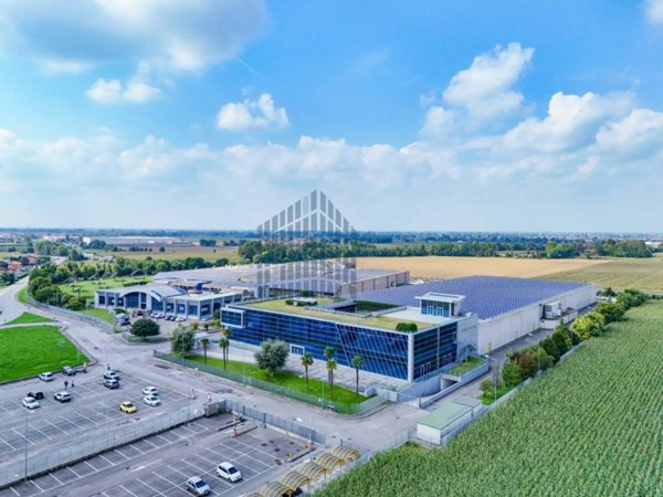 locale commerciale in vendita ad Isso