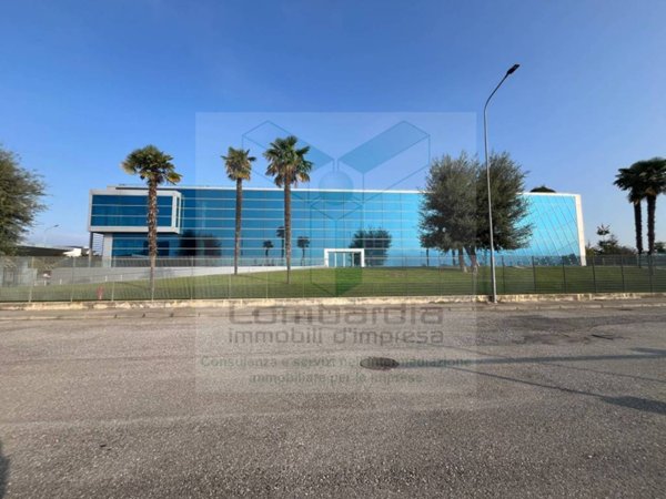 locale commerciale in vendita ad Isso