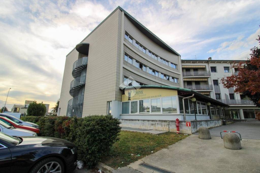 negozio in vendita a Lallio