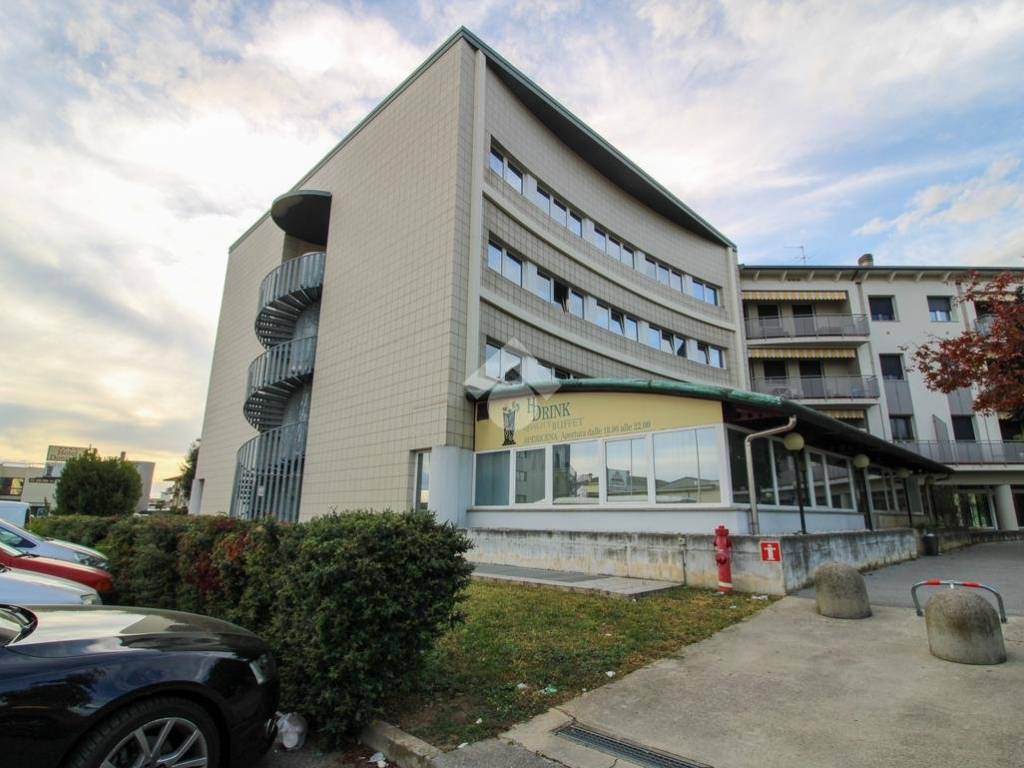 negozio in vendita a Lallio