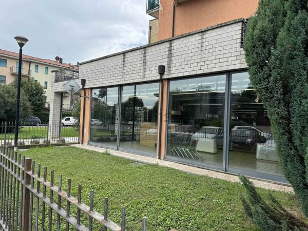 negozio in vendita a Lallio
