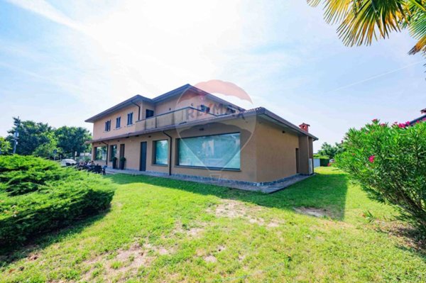 negozio in vendita a Lallio