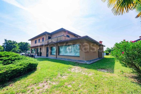 negozio in vendita a Lallio