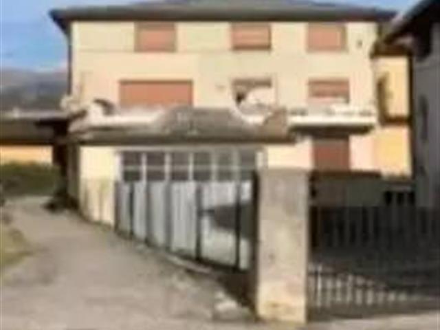 appartamento in vendita a Leffe in zona San Rocco