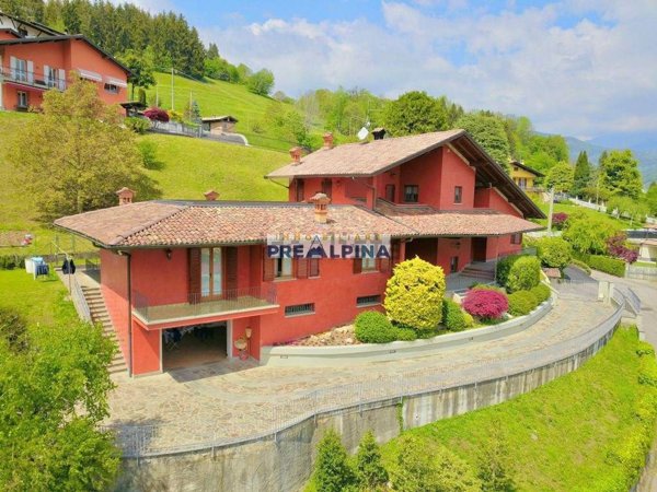 casa indipendente in vendita a Leffe