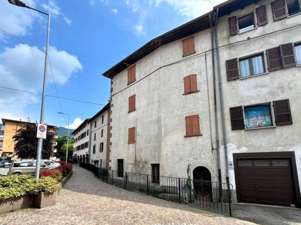 casa indipendente in vendita a Leffe