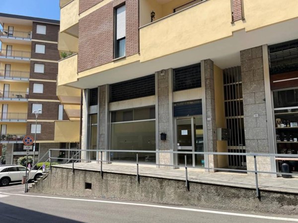 negozio in vendita a Leffe