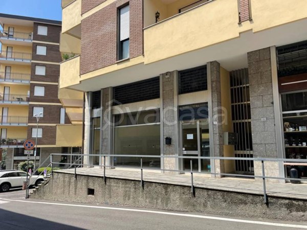 negozio in vendita a Leffe