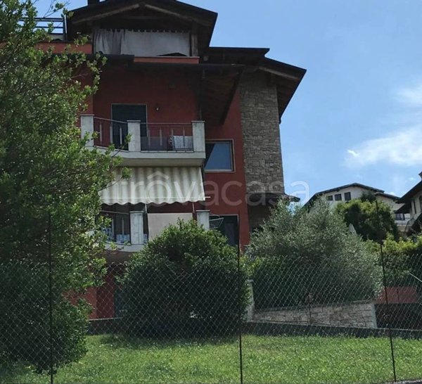 casa indipendente in vendita a Leffe