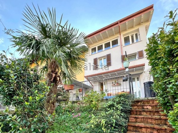 casa semindipendente in vendita a Leffe