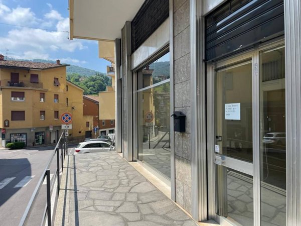negozio in vendita a Leffe