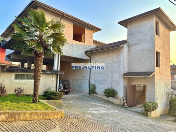 casa indipendente in vendita a Leffe