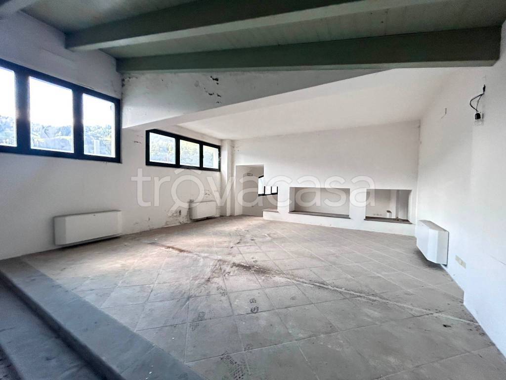 ufficio in vendita a Leffe