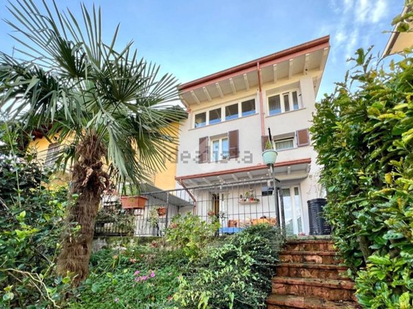 casa semindipendente in vendita a Leffe