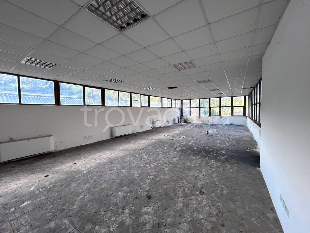 ufficio in vendita a Leffe