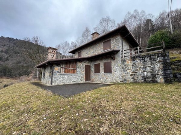 casa indipendente in vendita a Leffe